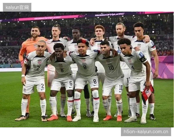 富勒姆后卫罗宾逊已是英超顶级边后卫，他与维阿组成的边路走廊将是美国队进攻的重要发起点。